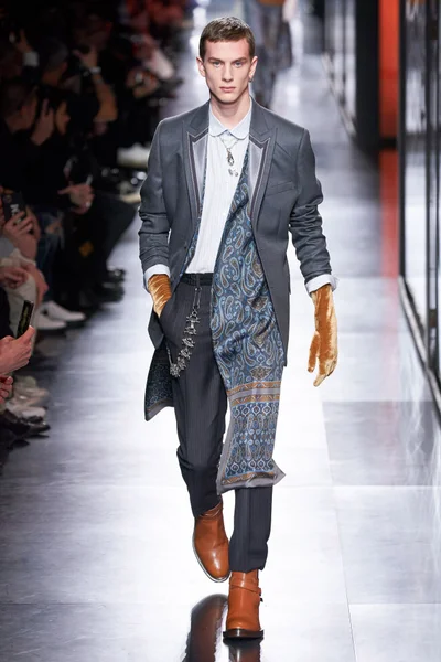 Look 7